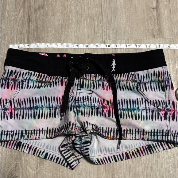 Maui and Sons Black with Vibrant Pattern Shorts - Picture 5 of 5